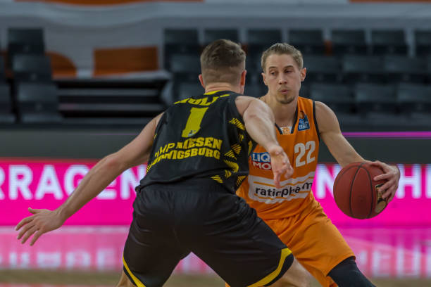 在外界压力 在外界压力